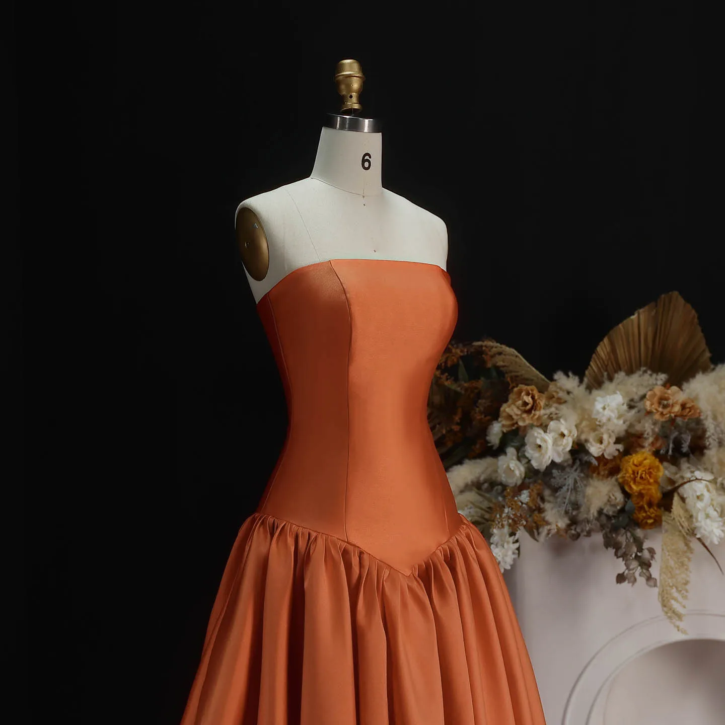 Sharon Said Marineblaues Satin-Abendkleid, trägerlos, tailliert, mit Korsett, geraffter Taille, voluminöses A-Linien-Formal-Partykleid SF480 Custo – Detail 16