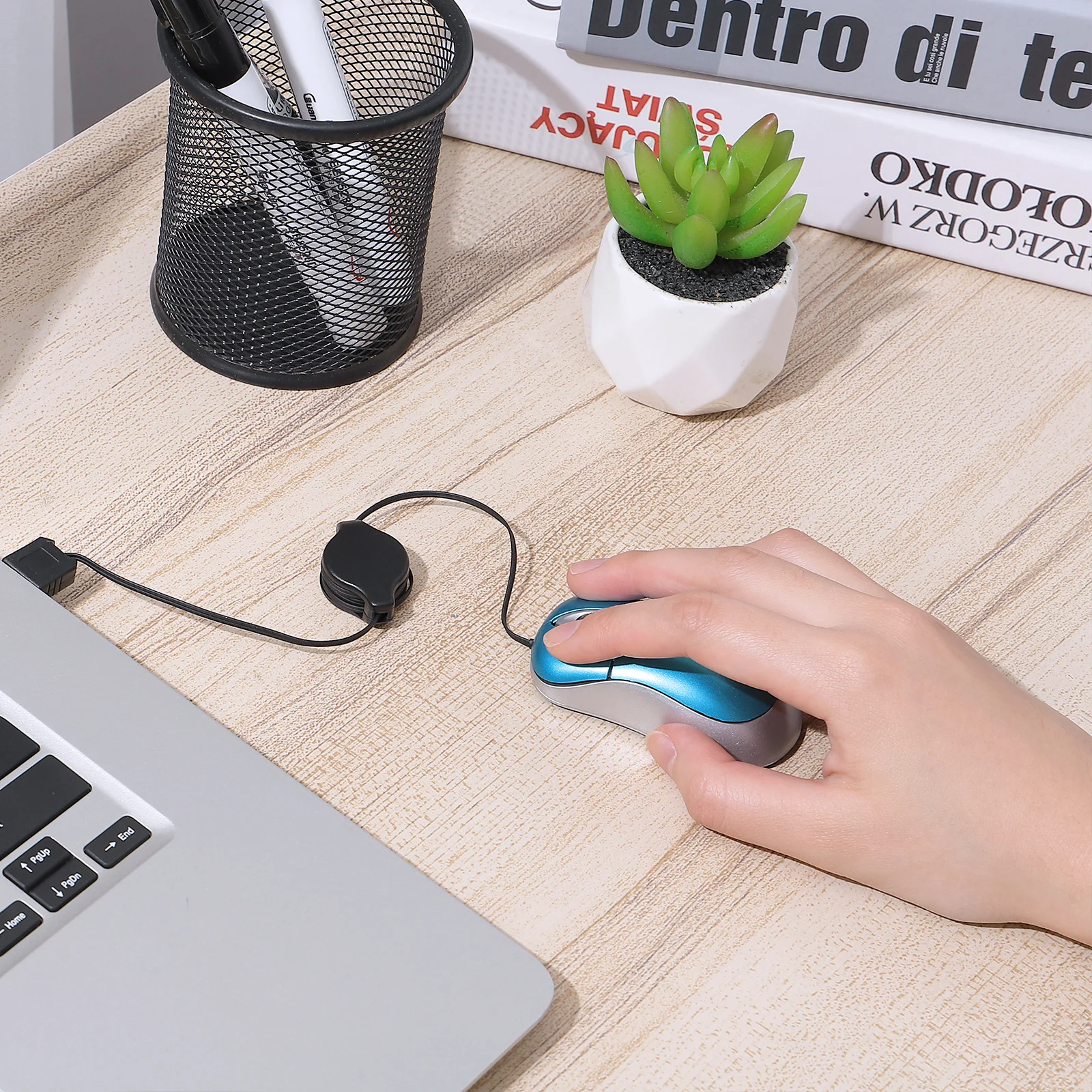 

USB Optical Mouse Mini Retractable Cable Compact Travel Design Plug Play Portable Scroll Zoom for Computers USB Optical Mouse