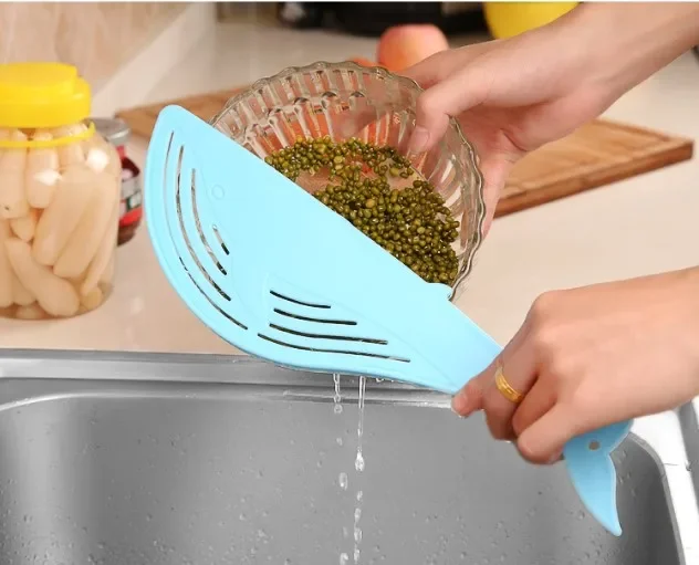 

Kitchen Gadgets Whale Shape Plastic Pot Strainer Drainer Handle Water Filtering Rack Rice Washing Sieve Tool OK 0337