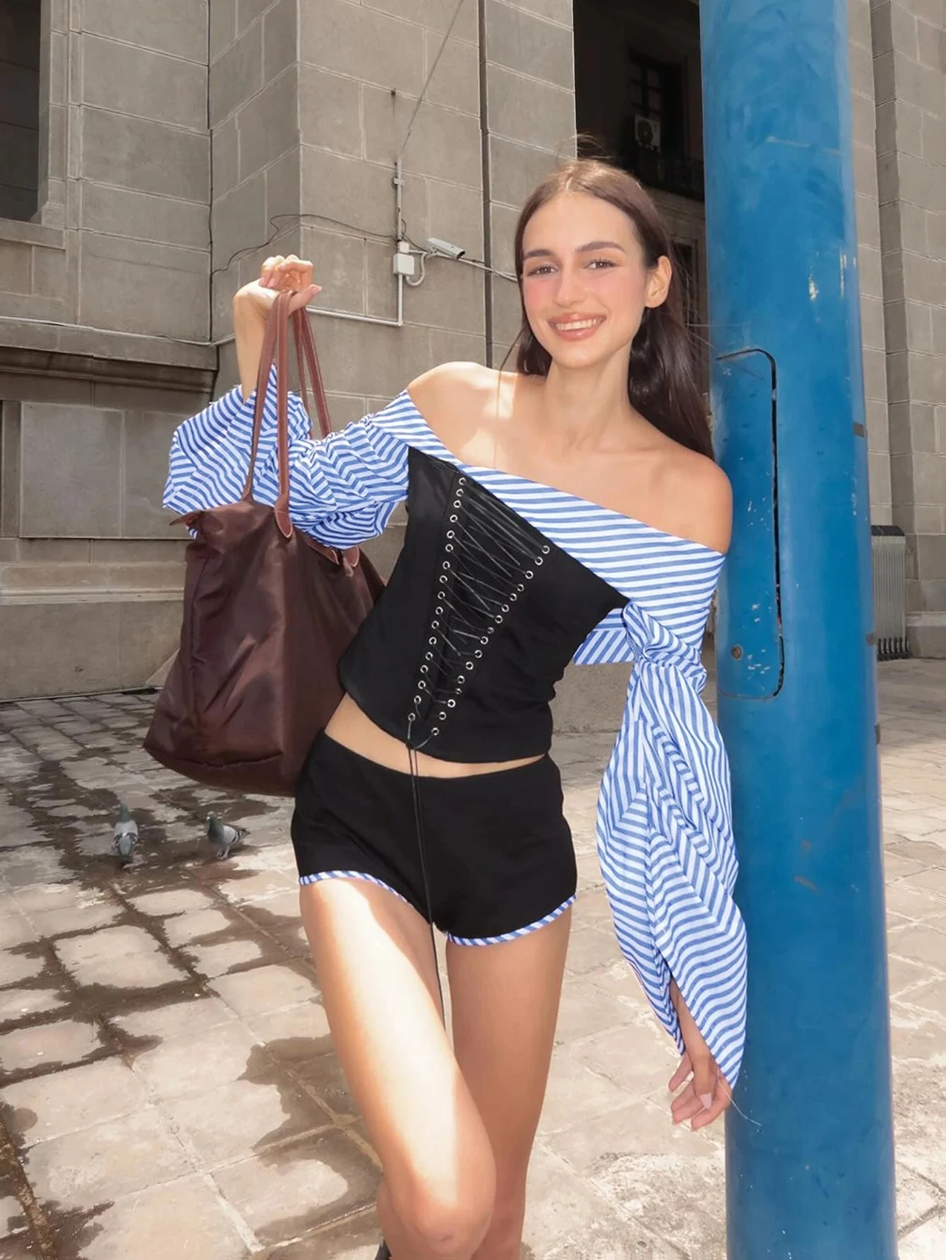 

Сексуальные повседневные полосатые лоскутные шорты из 2 предметов, комплект с открытыми плечами и длинными рукавами, укороченный корсет на шнуровке, шорты, уличная одежда для вечеринок