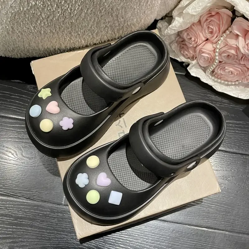 Platforma Kawaii Slides Shoes Cute White Summer 2024 Kapcie damskie i sandały damskie na plaży Grube normalne najlepsze wzory Vip 39