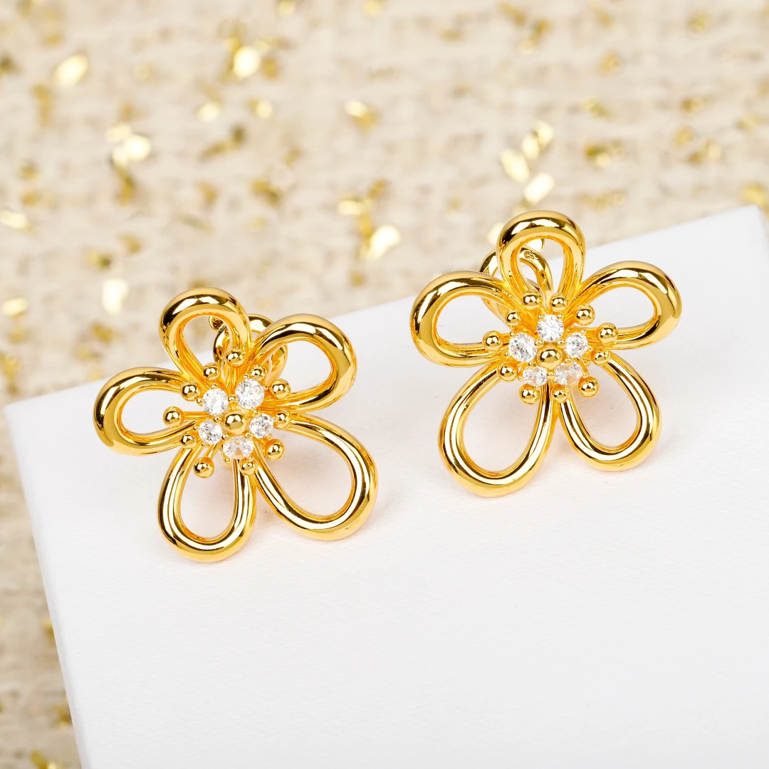 2026 New Fashion Big Flower Gold Earrings Necklace Ring Luxury Set Women Europe America Designer Brand Jewelry