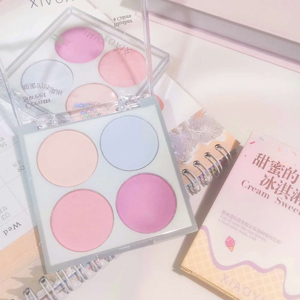لوحة أحمر الخدود مكونة من 4 ألوان - تركيبة بودرة الآيس كريم وإسفنجة مختلطة، مستحضرات تجميل مريحة للمكياج اليومي وتصفيف مكياج بسيط