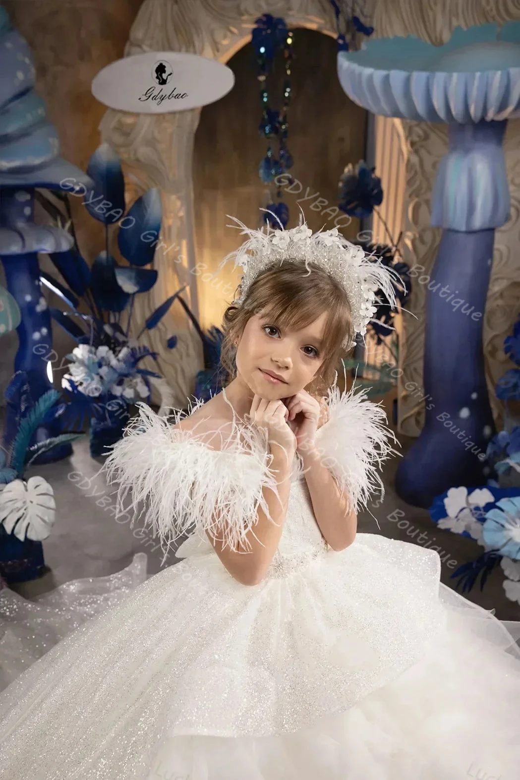 Vestido floral com glitter para casamento, vestido de primeira comunhão com penas e pescoço em camadas de tule, vestido de aniversário personalizado com cauda