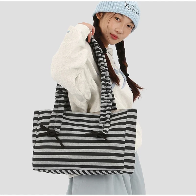 Schultertasche mit Polka-Dot-Schleife und Sternstreifen-Dekor, minimalistische, frische, lässige Nischen-Tragetasche, große Pendler-Handtasche für Damen – Detail 8