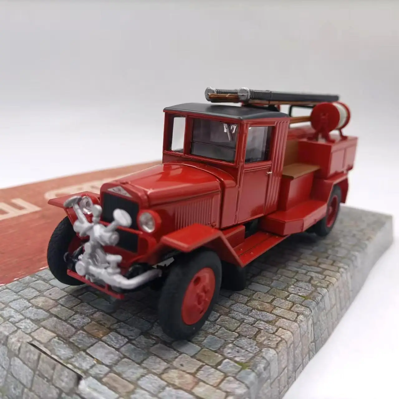 

Литая под давлением масштаб 1:43 русская пожарная машина Nm3-7 модель автомобиля из сплава Коллекционная игрушка в подарок сувенир дисплей орнамент