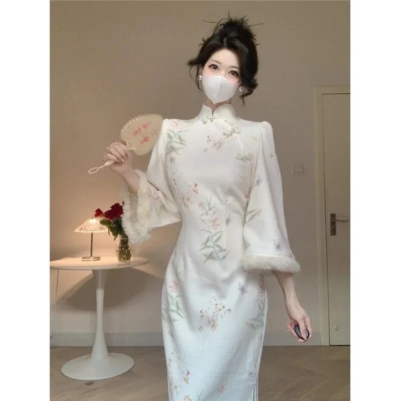 

Женская одежда в китайском стиле, улучшенное платье Cheongsam с высококачественной бархатной темпераментной юбкой, осень-зима 2024, новый стиль