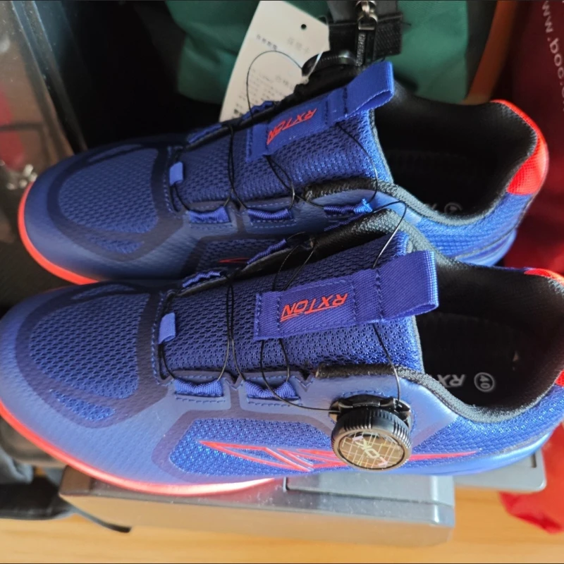 

Новые классические качественные кроссовки для зала, высококачественные кроссовки для бадминтона для мужчин и женщин, кроссовки для настольного тенниса с вращающейся застежкой, парные модели.