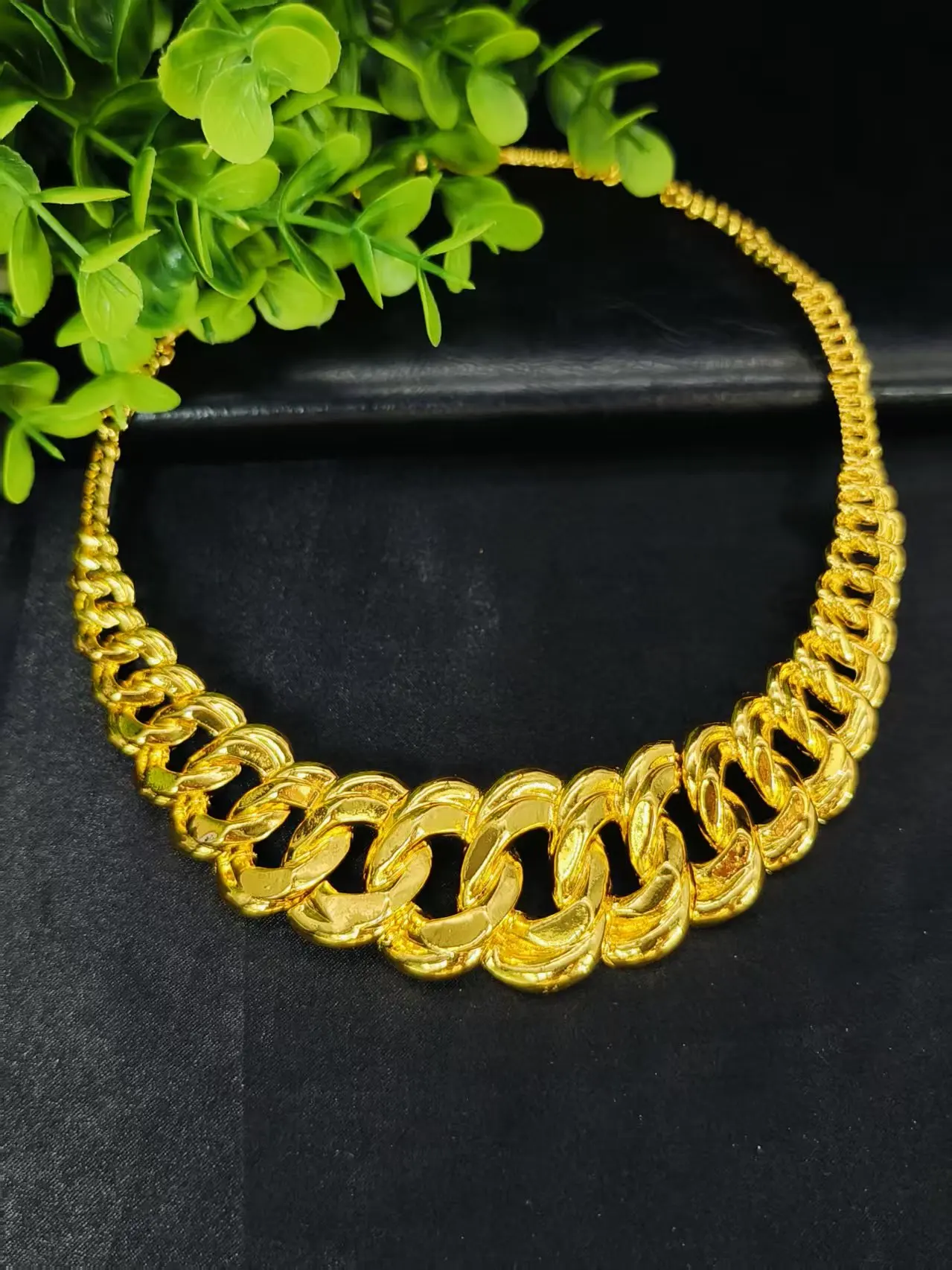 Fashion Elegant Golden Jewelry Necklace Bracelet Earrings Ring Four-Piece Set Stylish Charm Jewerly