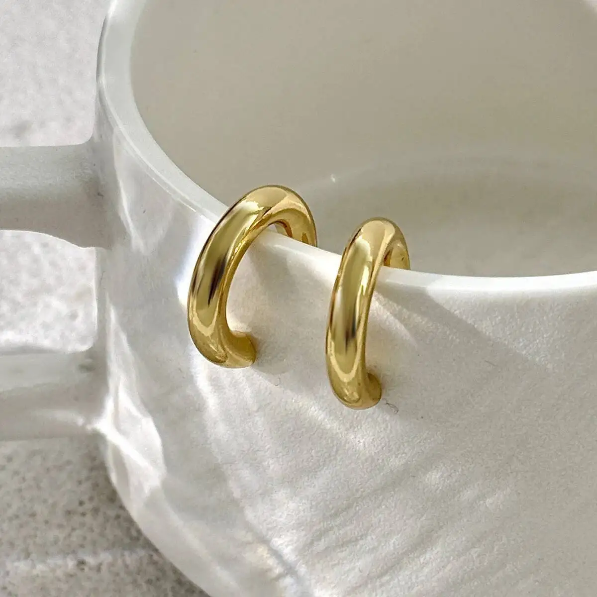 

Ingemark 2Pcs Chic Stainless Steel 18k Gold Plated Ear Clip Set Women Men Punk Style C Shape Ear Cuffs No Piercing Earrings Gift