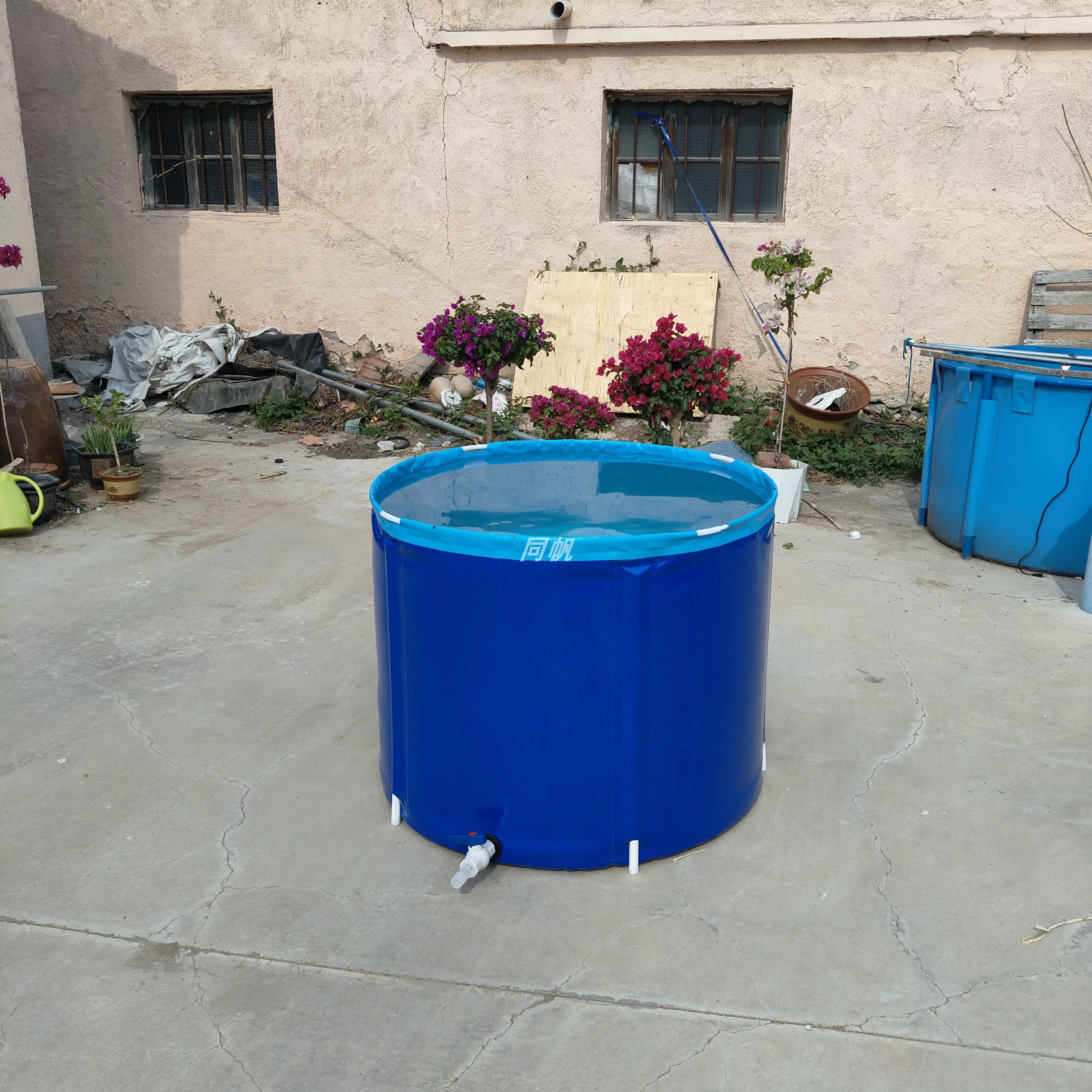Thickened canvas pool Fish pond with bracket Folding fish tank bucket Fish trapped rainwater collector Water storage bucket
