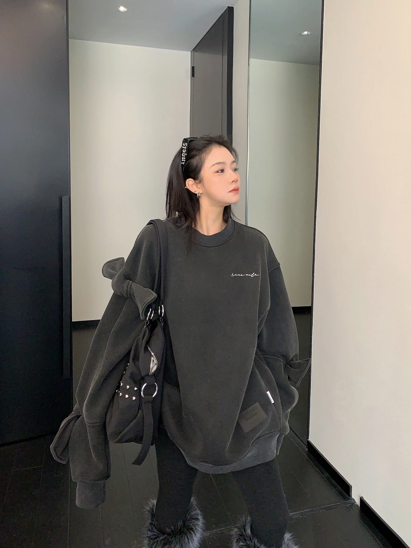 

Новинка Oisis: Женский свитшот с круглым вырезом, узором «узел» и эффектом потертости, свободного кроя, с надписью, стильный топ-худи