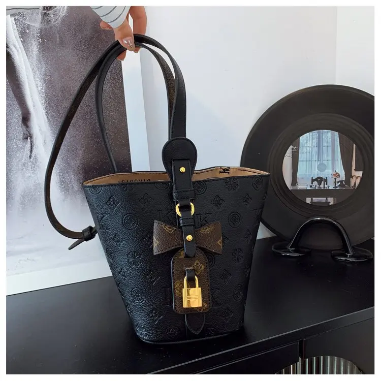 

Новая женская сумка-клатч на осень 2026 года, элегантная сумка через плечо с верхней ручкой, универсальная для повседневных прогулок