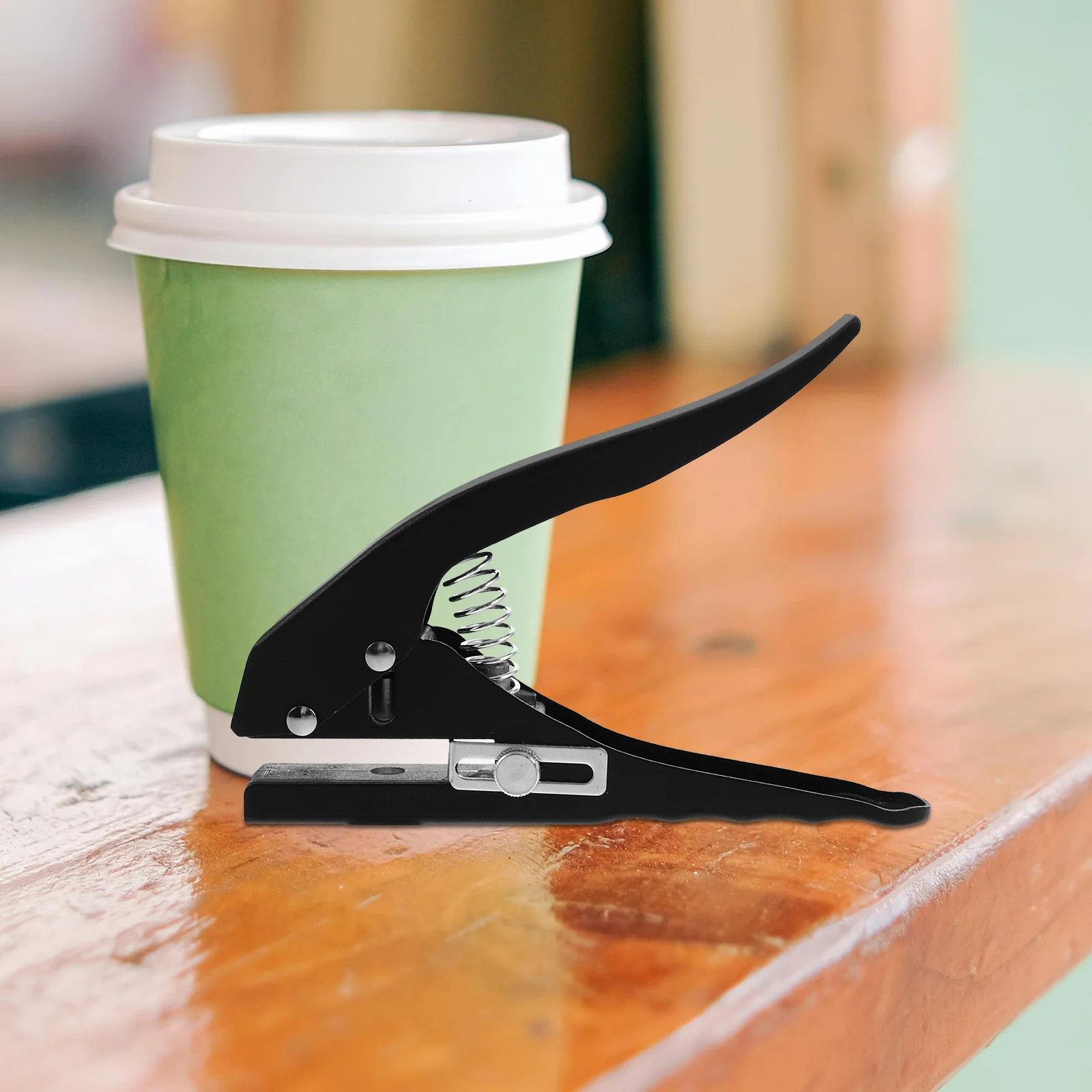 

Black Cup Lid Hole Puncher Single Round Punch Tool for Food Delivery Containers Takeout Shops Restaurants Hole Punch Cutter