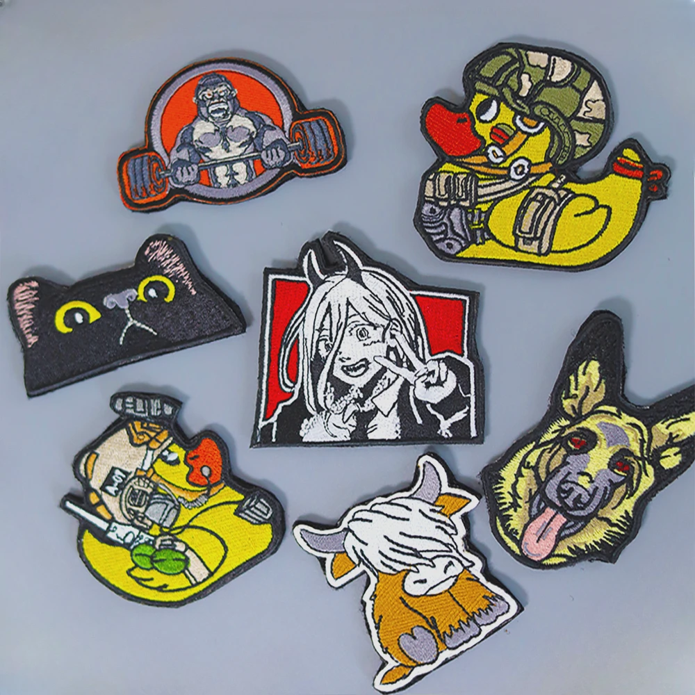 สายรัดแขนสำหรับติดเสื้อรูปเป็ดสีเหลืองและห่วงติดเสื้อรูปเป็ดเพื่อความสนุกสนาน