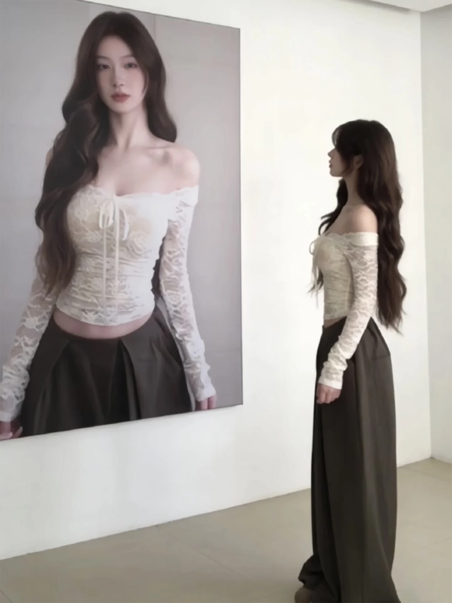 เสื้อยืดคอวีสีขาว แต่งผ้าลูกไม้ แขนยาว ดีไซน์ฤดูใบไม้ร่วงสำหรับผู้หญิง สไตล์เซ็กซี่ บริสุทธิ์ ดูผอมเพรียว รุ่นเกาหลี