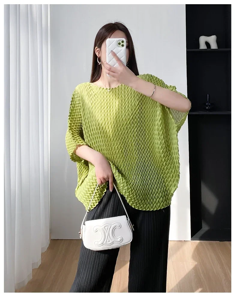 Miyake Style Pleats T-shirt Women's Summer 2025 New High-end Pleated Loose Large Yards Thin Bat Sleeve Round Neck Pullover Tops