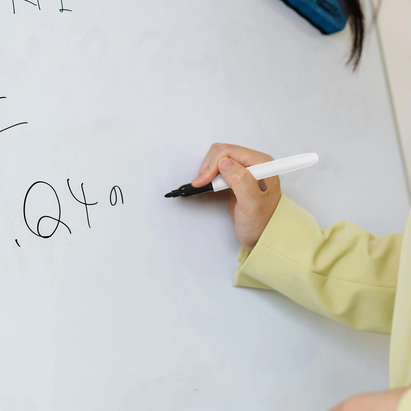 

4Pcs Water Based Erasable Whiteboard Markers Broad Tip Liquid Chalk Pens for Teaching Classroom Office Presentation Writing