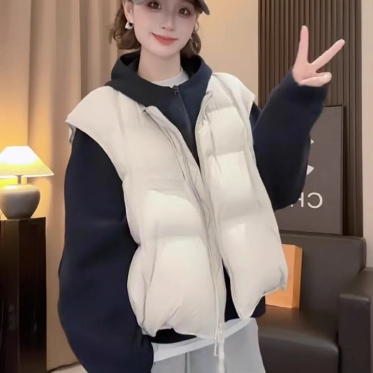 Women's down Vest 2025 Autumn Winter New Style Korean Loose Casual Versatile White Duck down Warm Vest Jacket