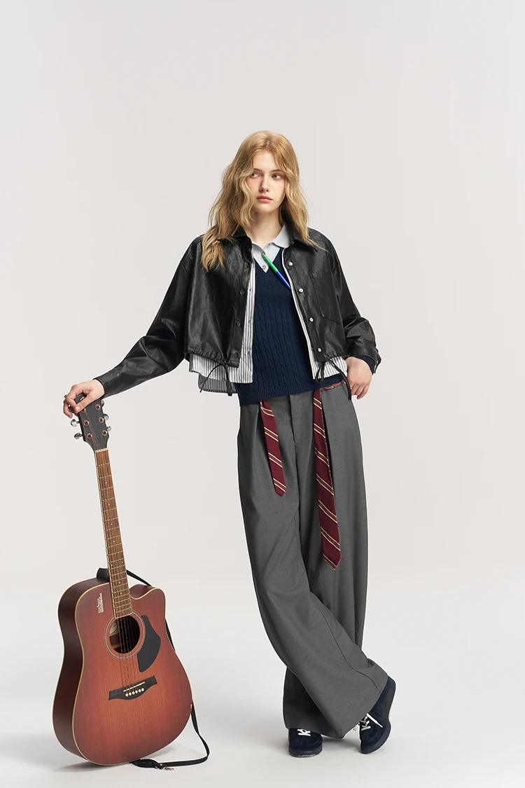 ELFSACK Women Y2K Cropped Faux Leather Jacket with Drawstring Hem & Flap Pocket for Daily Streetwear