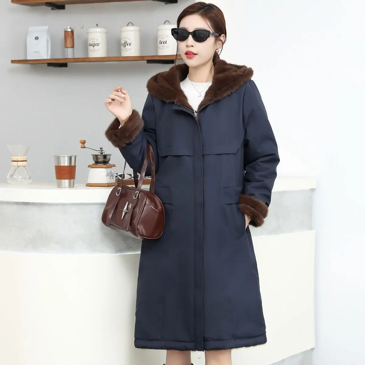 

2025 Winter Women's Down Cotton Jacket Loose Commuter Hoodie Splicing Fake Fur Parker Coat