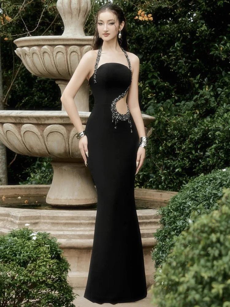 Zwarte halternek avondbandage lange jurken met kristallen versiering en uitgesneden ontwerp zomer mouwloze feestjurk vestidos