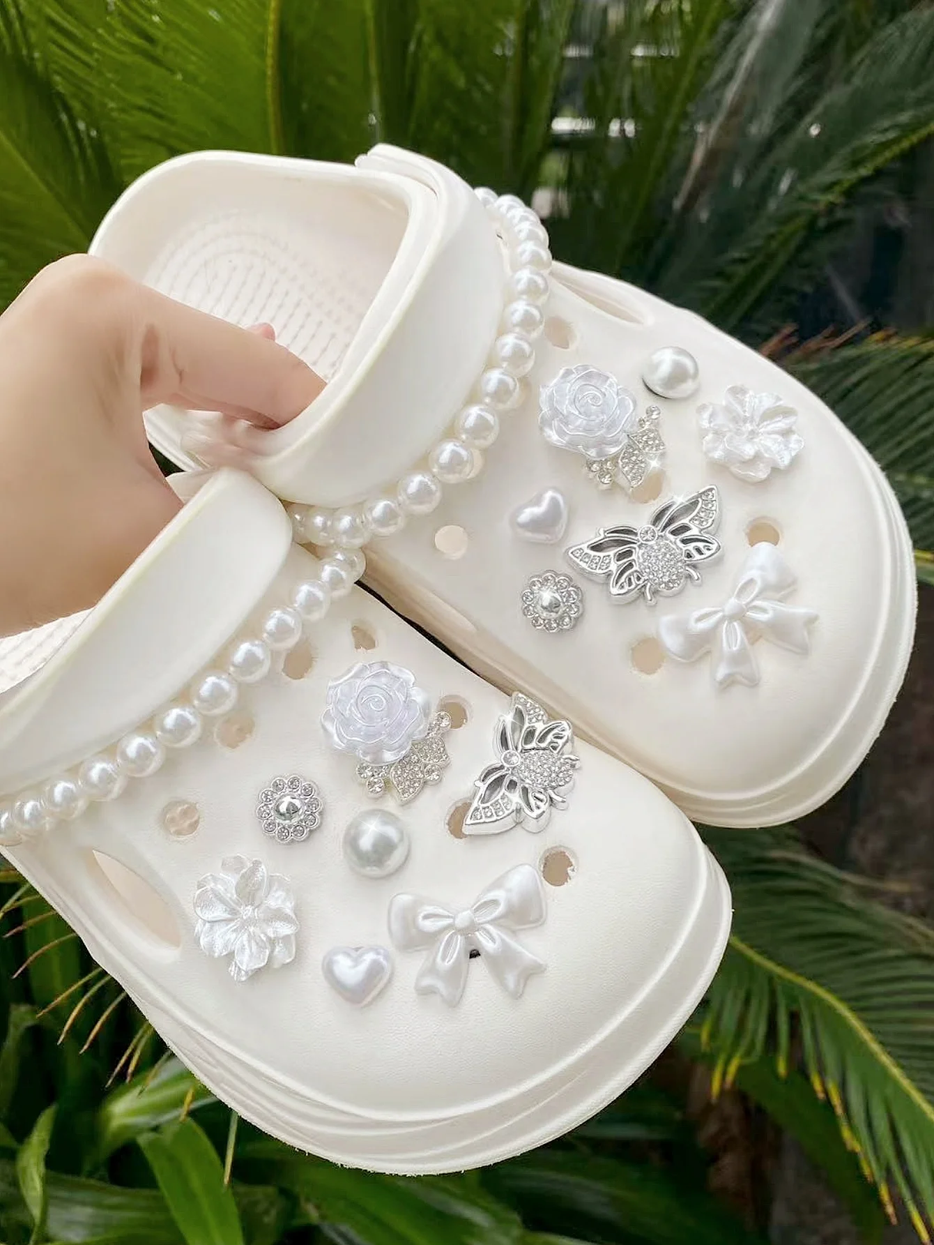 

16 pieces of casual and cute ABS pearl chains, small flowers, bows, hearts, DIY ABS pearl shoe buckles as decorations, multi-fun