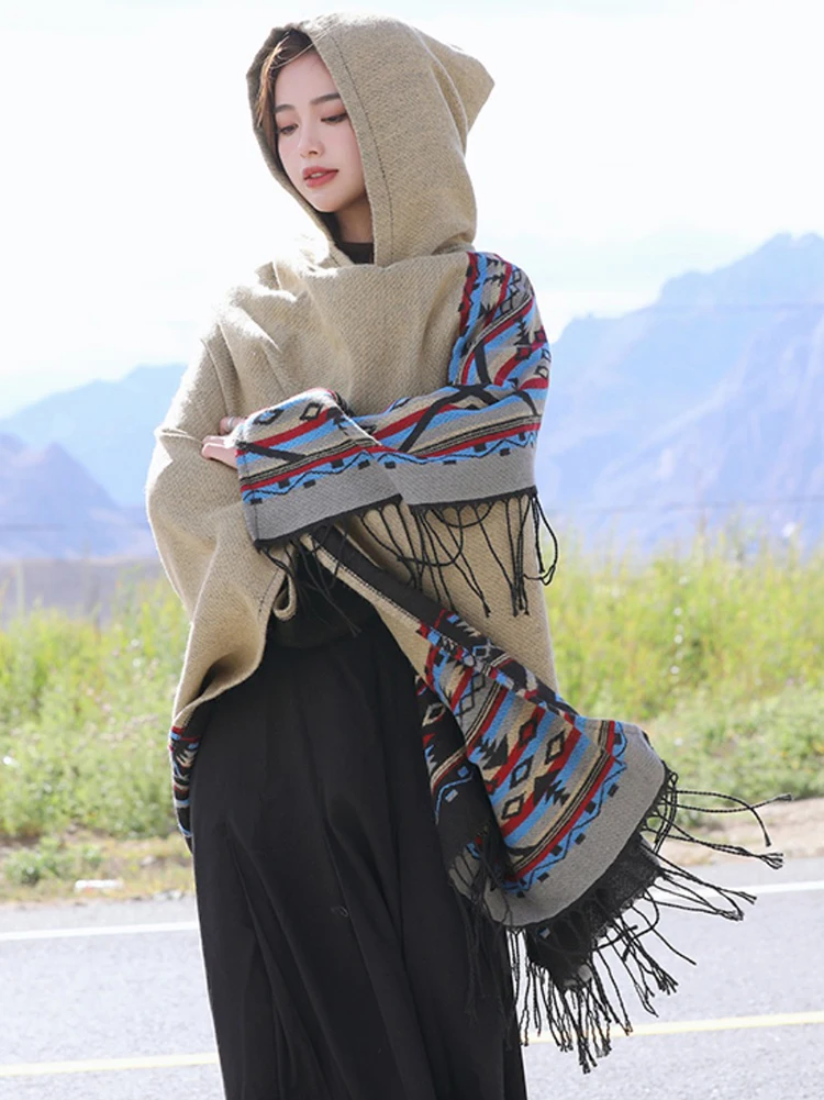 GypsyLady Bohemian Vintage Chic Cloaks หมวก Hooded สีแดงผู้หญิงฤดูใบไม้ร่วงดอกไม้แบบถักอบอุ่นหมวก Tassels เสื้อคลุม Poncho Outwear ใหม่