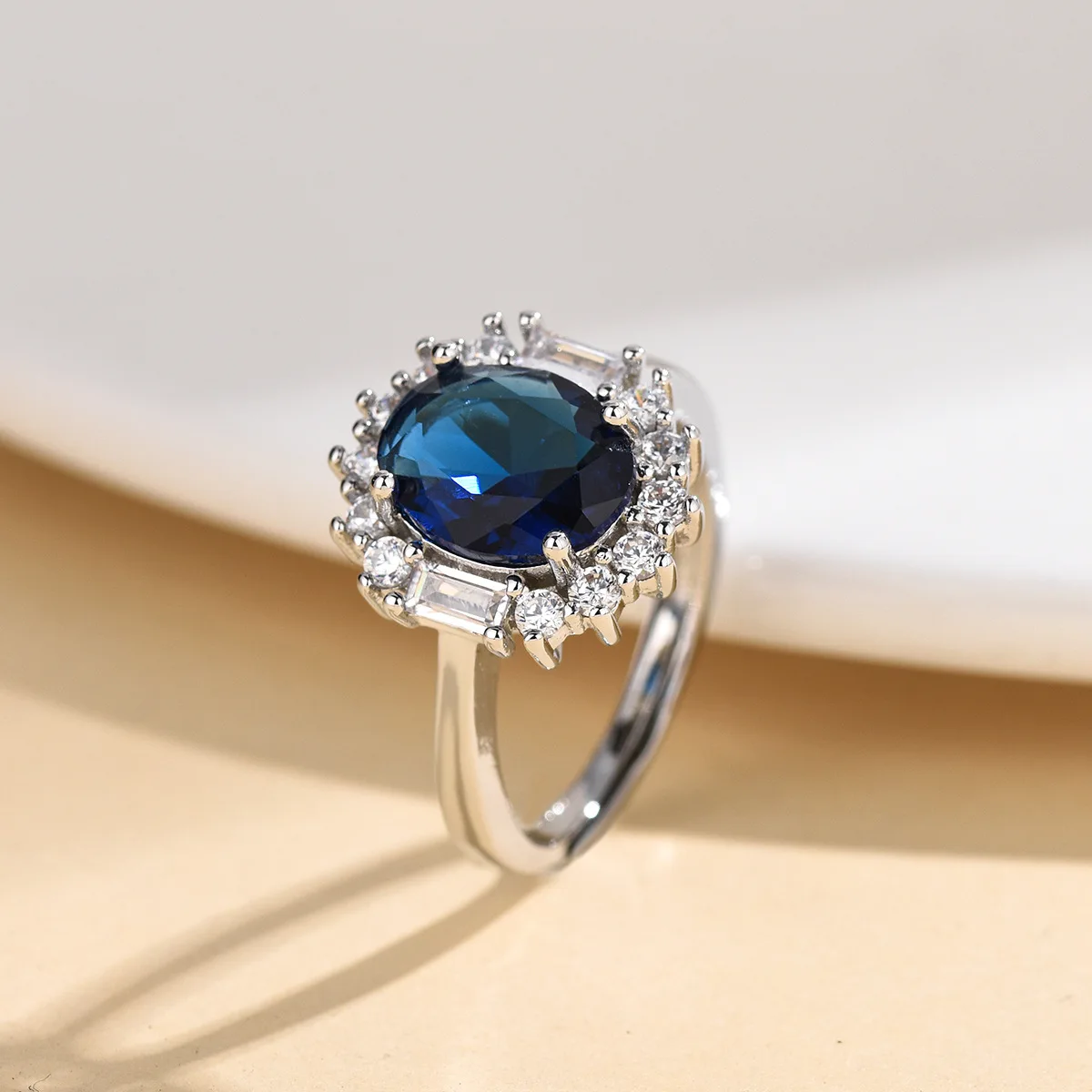 

Sapphire blue oval multi-diamond moissanite open ring, a new European and American style loose ring MJZ-046