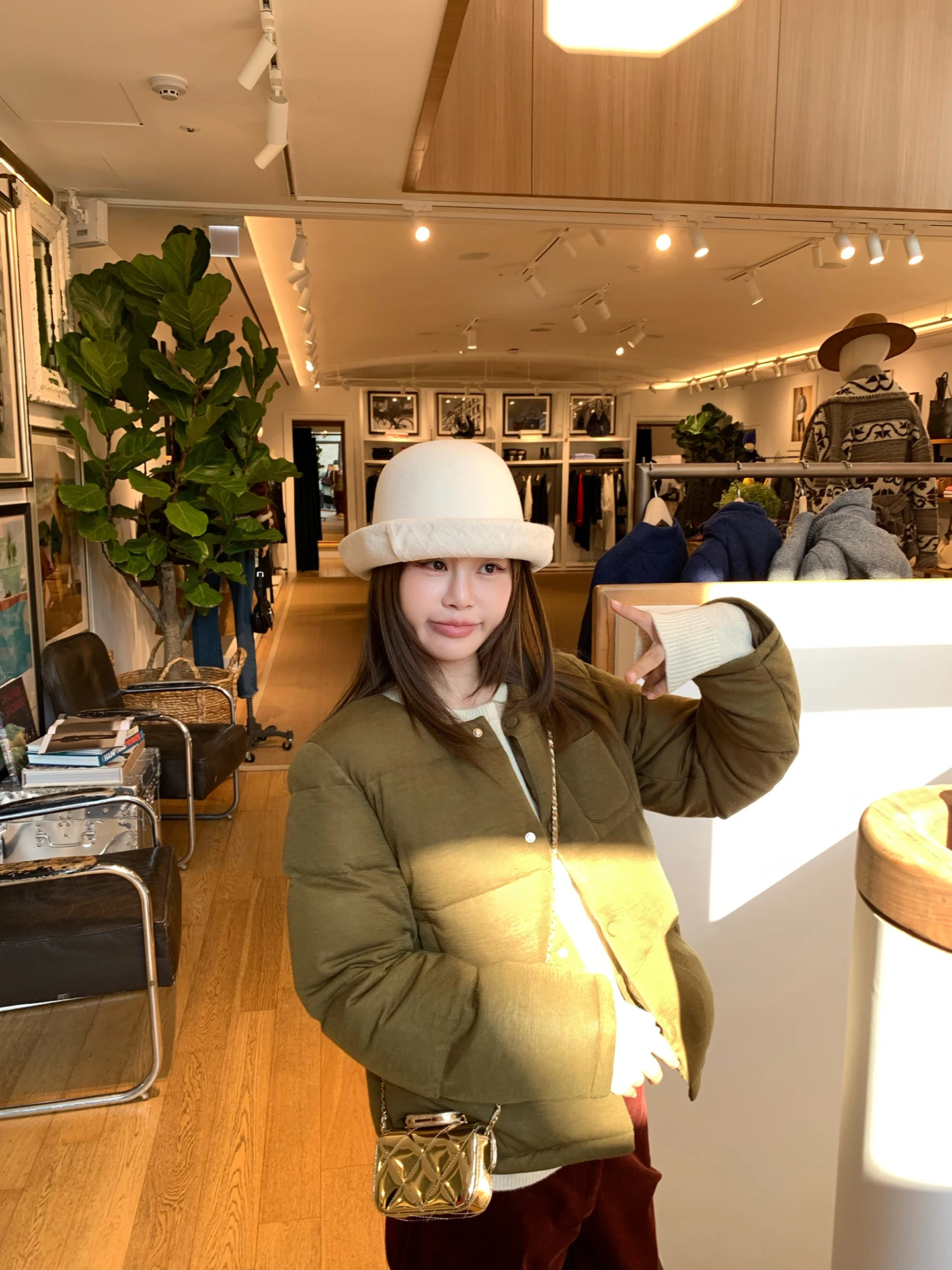 

Мягкий, легкий, как облачко, укороченный пуховый жилет Anxin Velvet SFre Retro Elm, удобный, теплый, стандартного кроя, длинный.