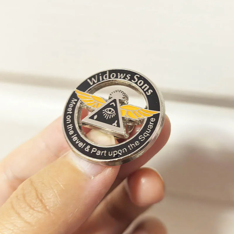 50pcs Meet on The Level Part Upon Motorcycle Club Widows Sons Lapel Pins Square Freemason Metal Badge Free Masons Masonic
