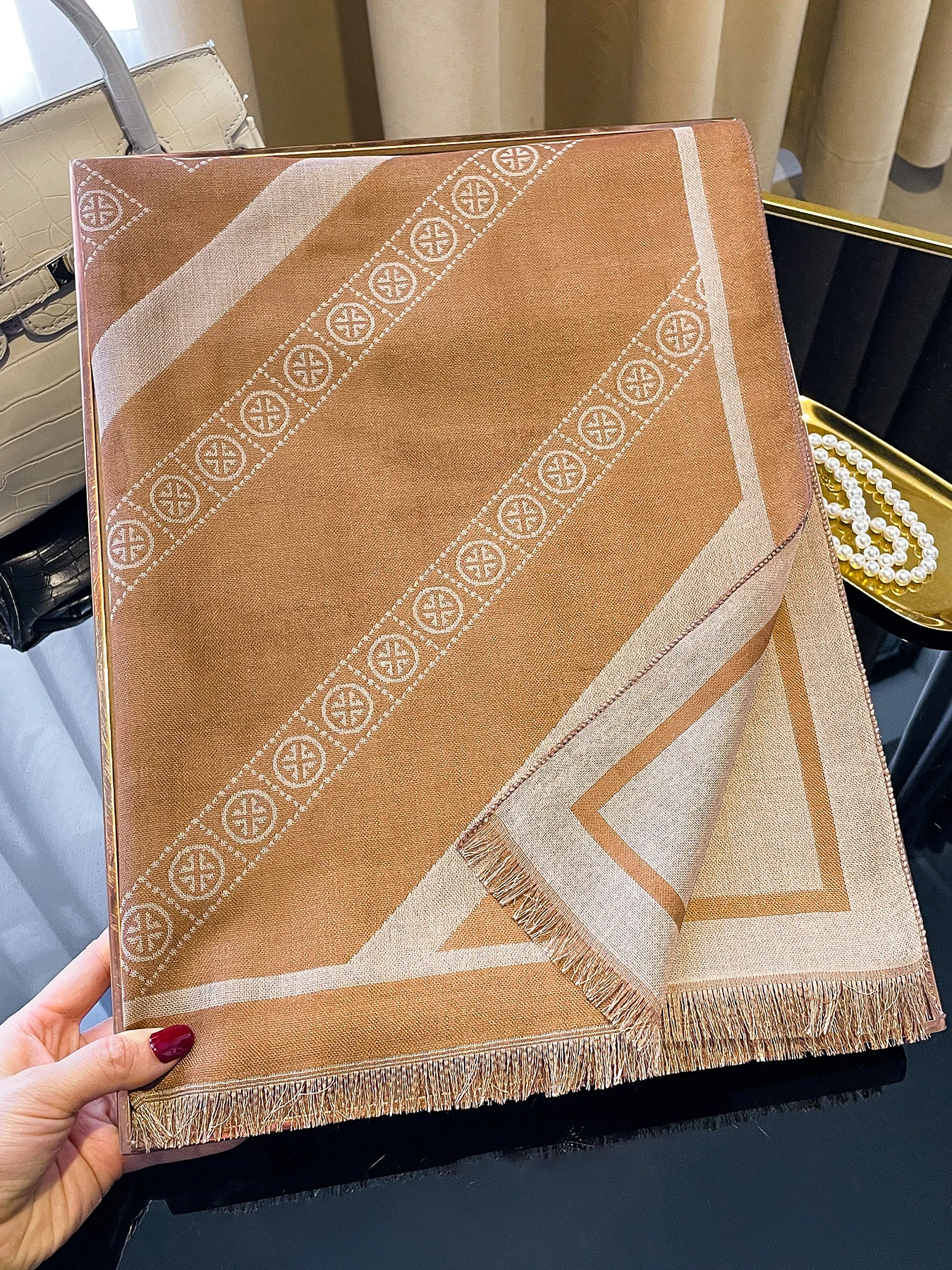 Women's Geometric Circle Print Shawl, Soft Cashmere-Like Fringe Scarf, Reversible Warm Wrap for Autumn Winter Daily Wear