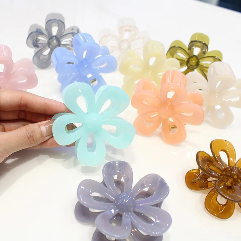 1Pc 7cm Korean Woman Hair Claw Hollowed Flower Middle Size Hair Clips For Women Daily Headwear Styling Girls Hair Accessories