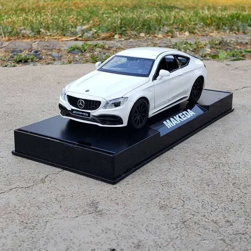 1:32 Mercedes Benz C63S High Simulation Diecast Metal Alloy Model car Sound Light Pull Back Collection Kids Toy Gifts A55