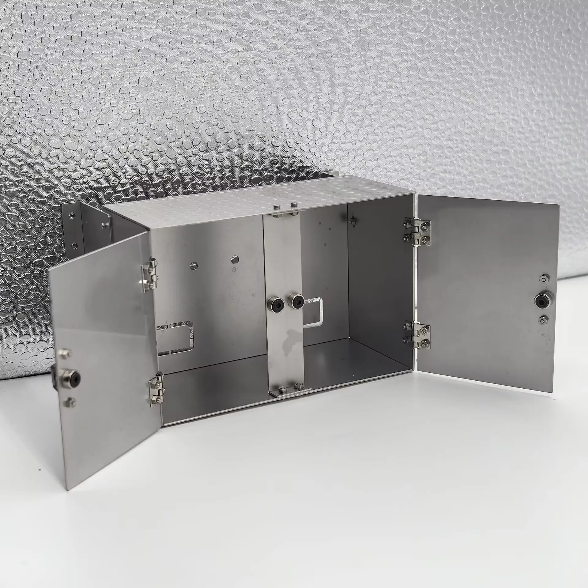 1 Satz RC-Werkzeugkasten 90 mm Scaleclub für Tamiya 1/14 LKW-Aufbau aus Metall mit Anti-Rutsch-Muster DIY-Teile – Detail 4