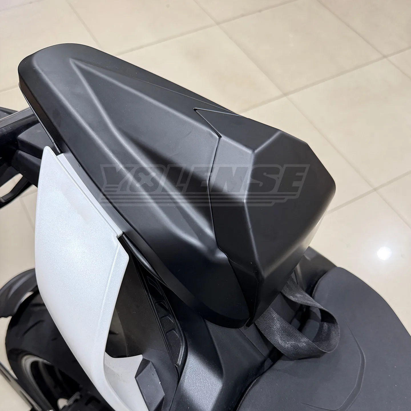 

For 675SR 675NK 675sr Motorcycle Pillion Rear Seat Cover Cowl Rear Passenger Fairing Hump For 675SR 675NK
