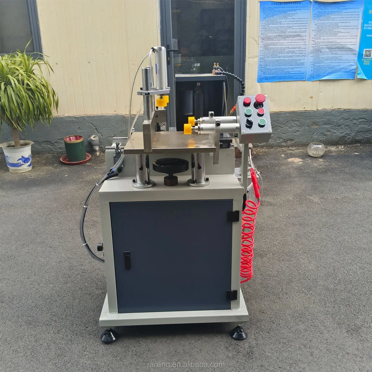 

High Quality Vertical Milling Machine For Processing Aluminum Pvc Window Profiles