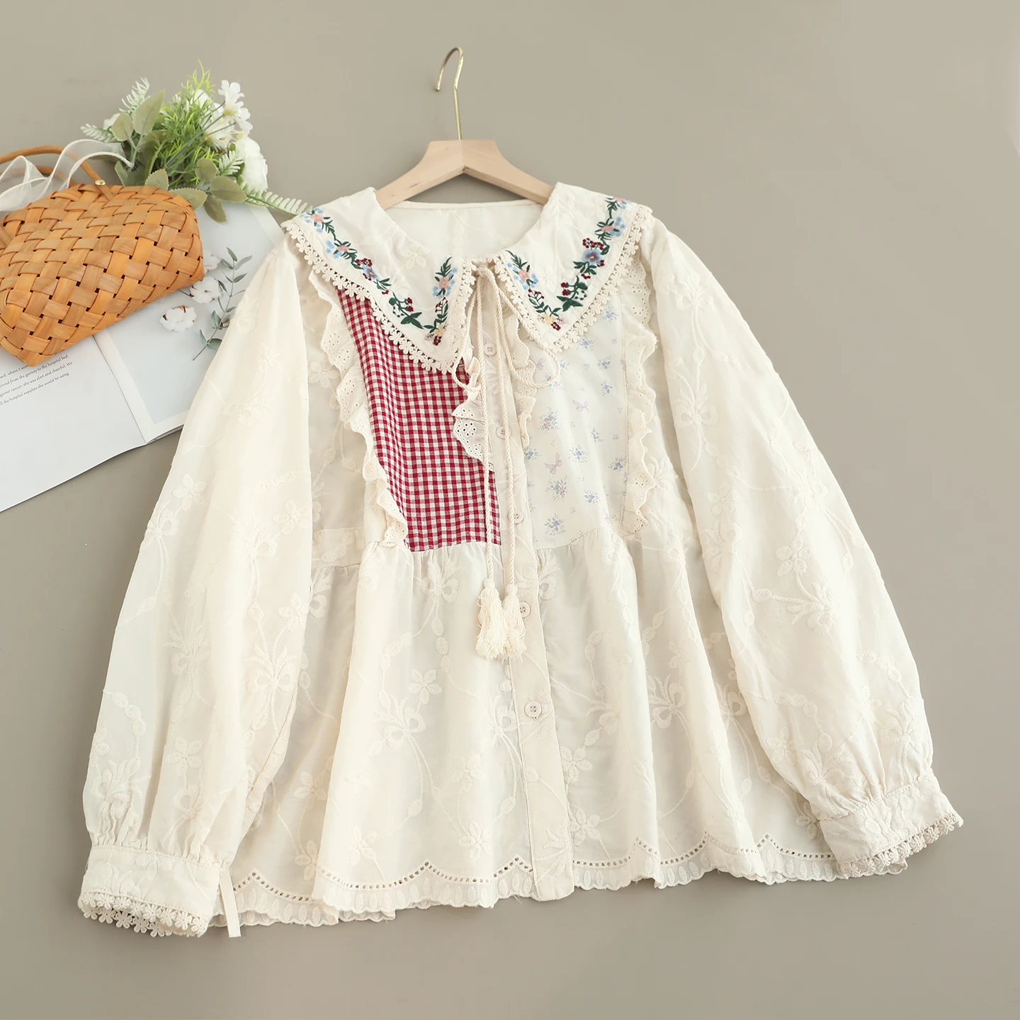 和菓子森ガール花柄刺繍チェック柄パッチワークコットンシャツ女性ピーターパンカラー長袖カジュアルルーズブルー