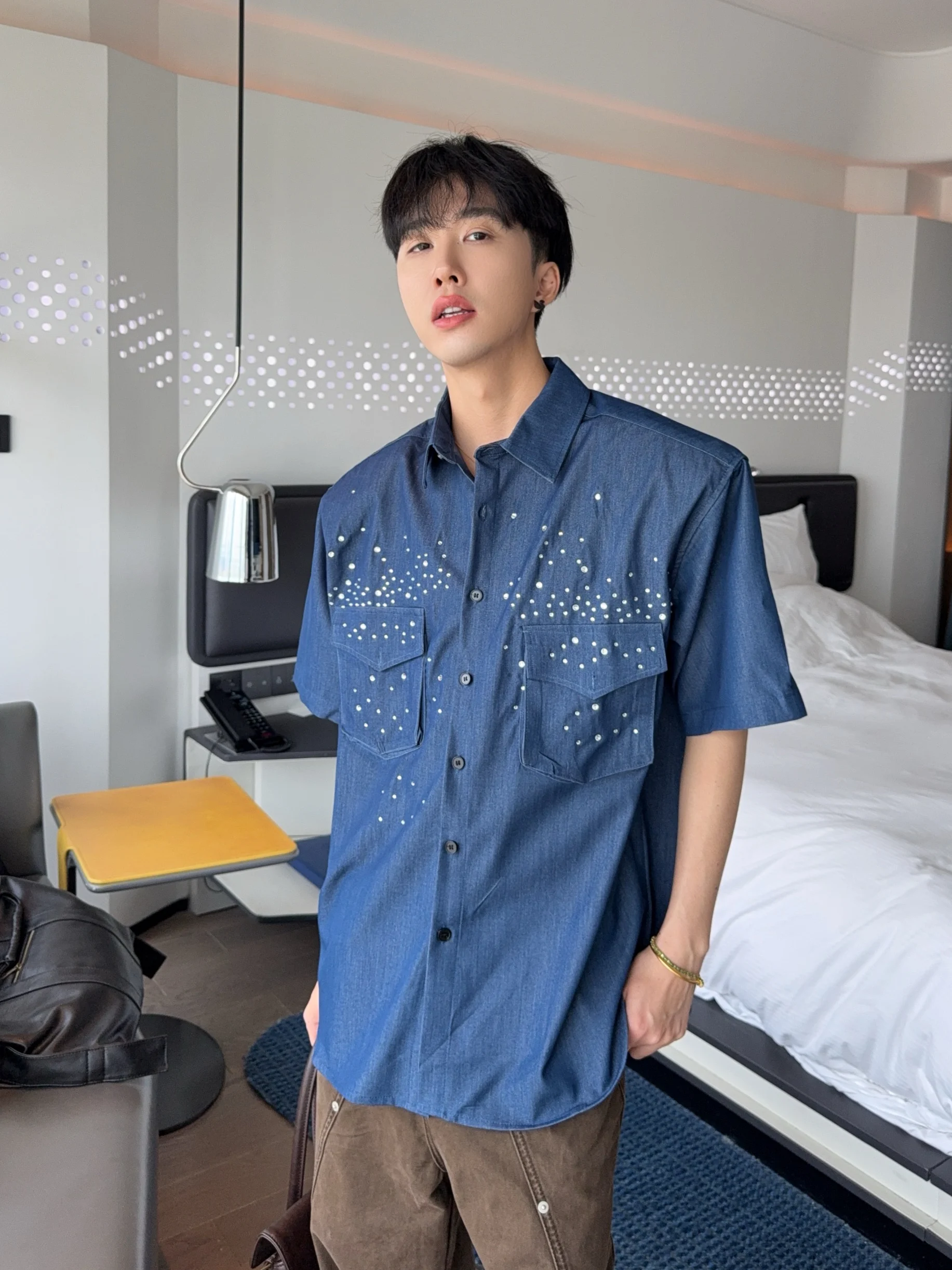 Men's Shiny Hot Diamond Short Sleeve Denim Shirts Men's 2025 Summer New High-end Trendy Pocket Decoration Loose Shirt Jackets