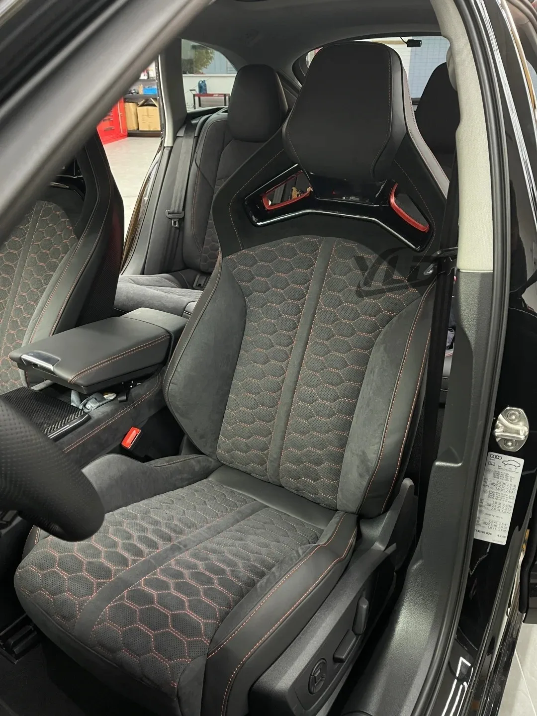 Карбоновые сиденья-ковши для Audi A3 A4 A5 A6 A7 A8 S3 S4 S5 S6 S7 S8 Q3 Q5 Q7 Q8 SQ7 SQ8 RSQ5 RSQ7 RSQ8 RS3 RS4 RS5 RS6