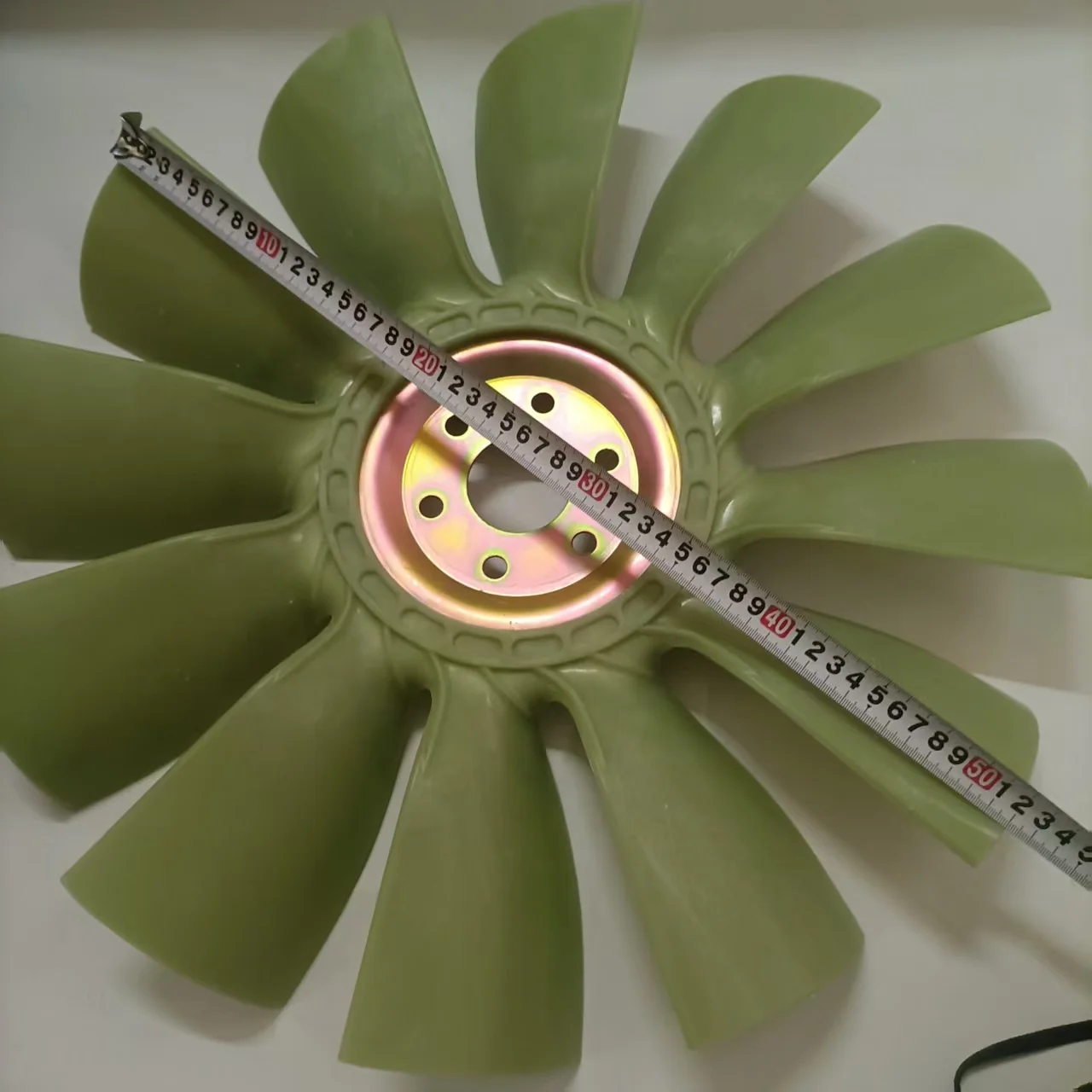 Komatsu PC60-6/7 Hoja de ventilador de excavadora de cabezal pequeño 4D95 Motor 6 orificios 12 aspas Pieza de repuesto para equipos pesados