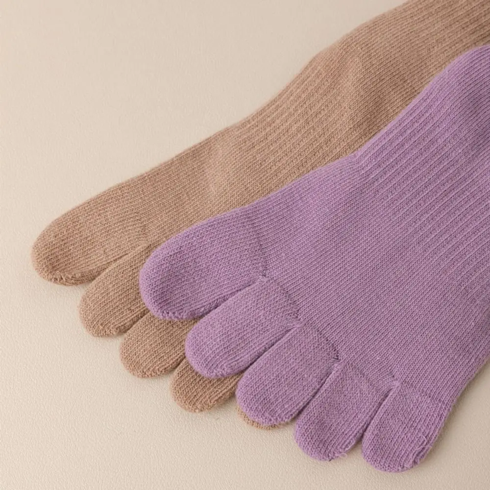 

Professional Anti-slip Yoga Socks Silicone Compression Fit Sport Stockings Grip Long Tube Socks Sport Activities