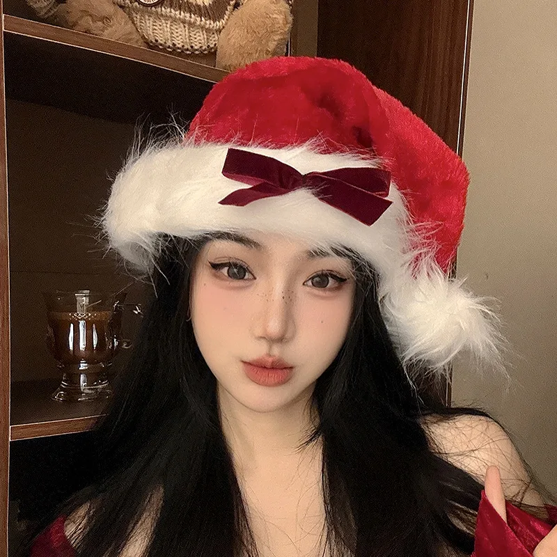زينة عيد الميلاد ترتيب المشهد الاحتفالي قبعات عيد الميلاد تلبيس الأطفال الكبار جو صور الدعائم