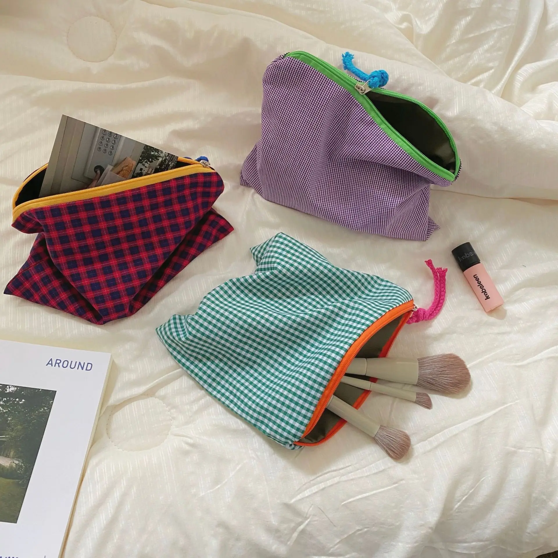 

Hot Sale Women Plaid Makeup Bag Large Capacity Cotton Zipper Pouch Purse Travel Makeup Bag Portable Simple Pouch Cosmetic Bag