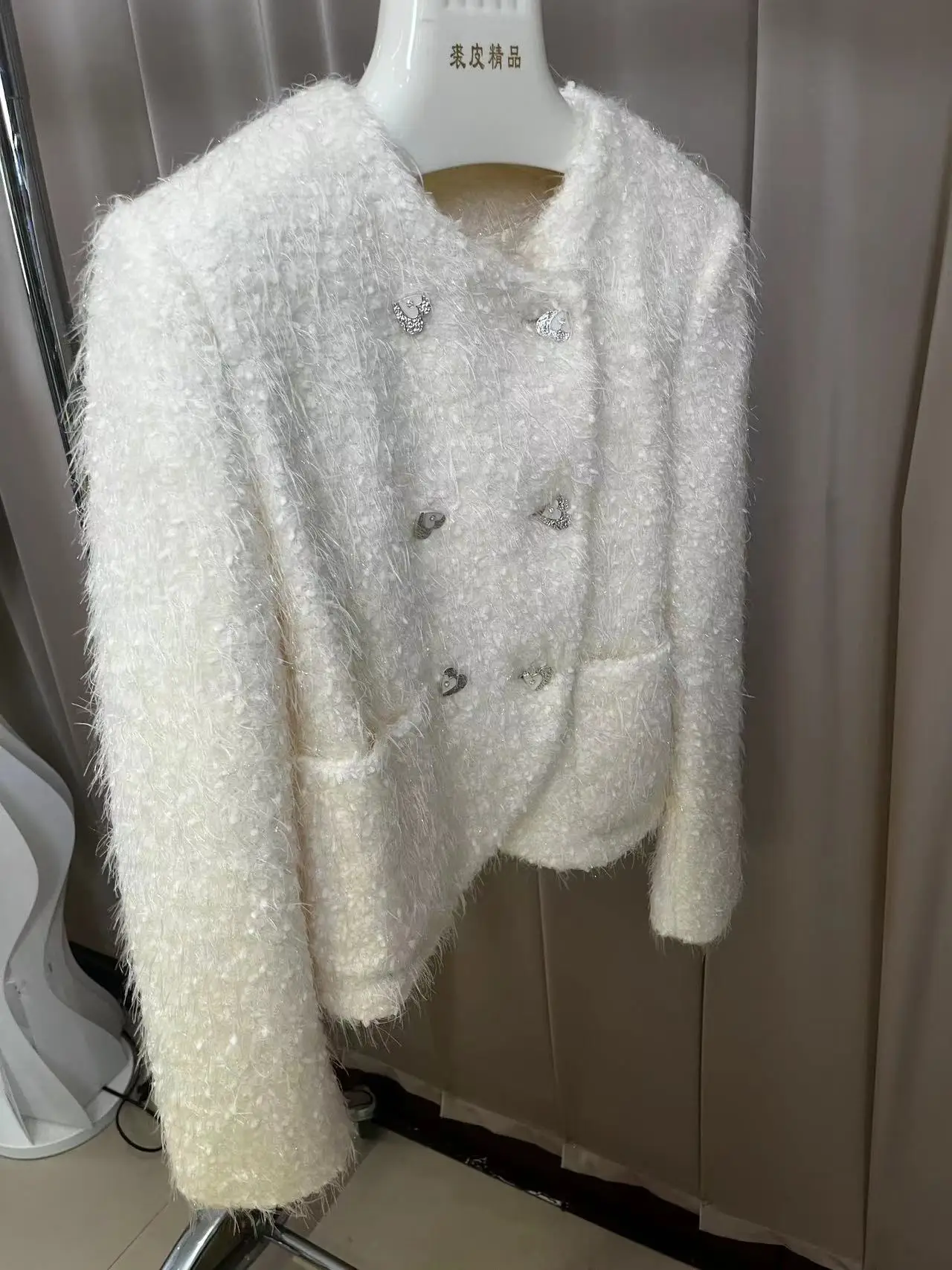 Autumn/winter new fashionable famale coat Beautiful  short white wool O-neck  luxury   women jacket