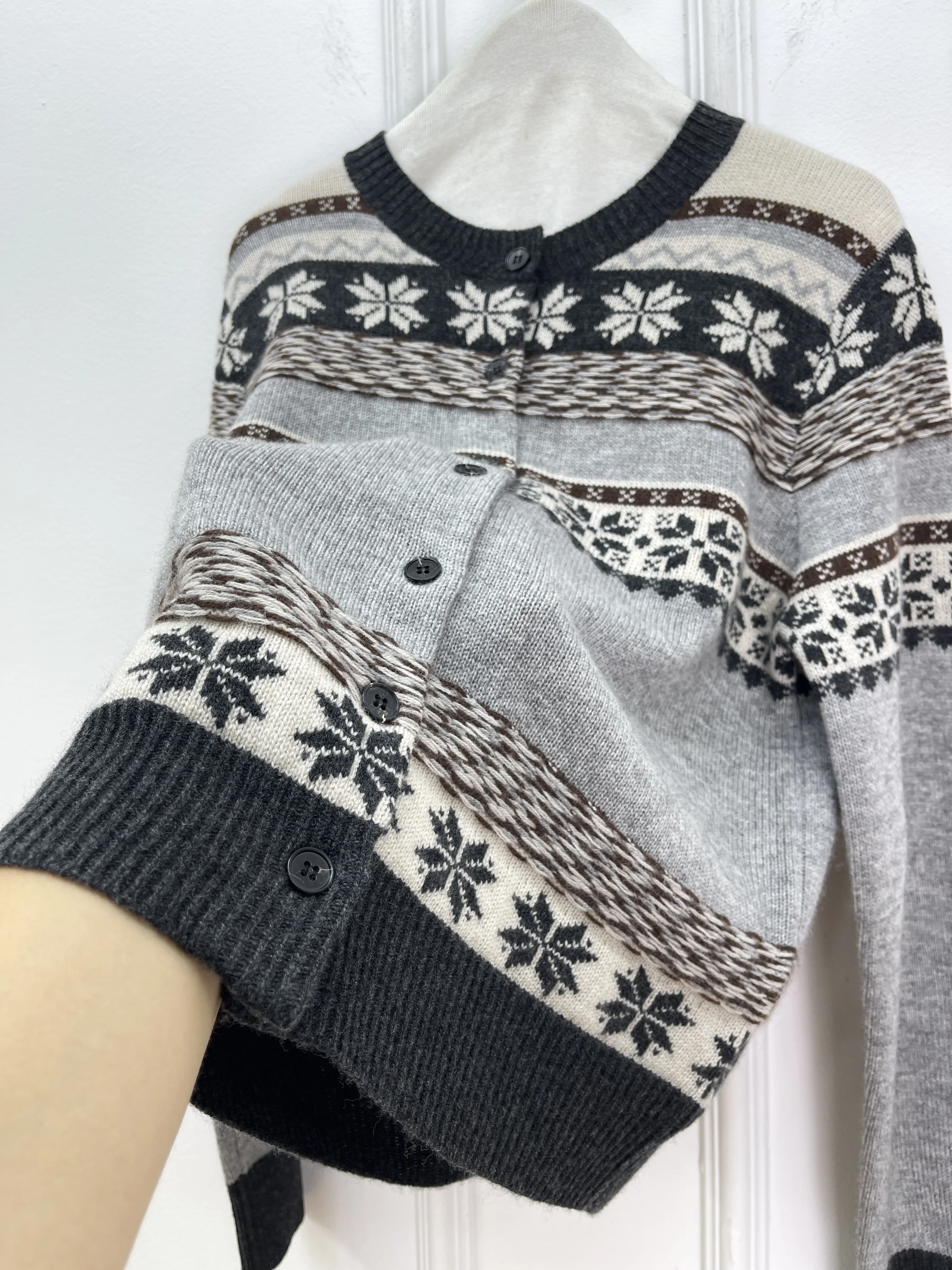 

2025 Autumn New Arrival Cashmere Round Neck Retro Color Block Long Sleeve Cardigan Single-Breasted Knit Top For Women