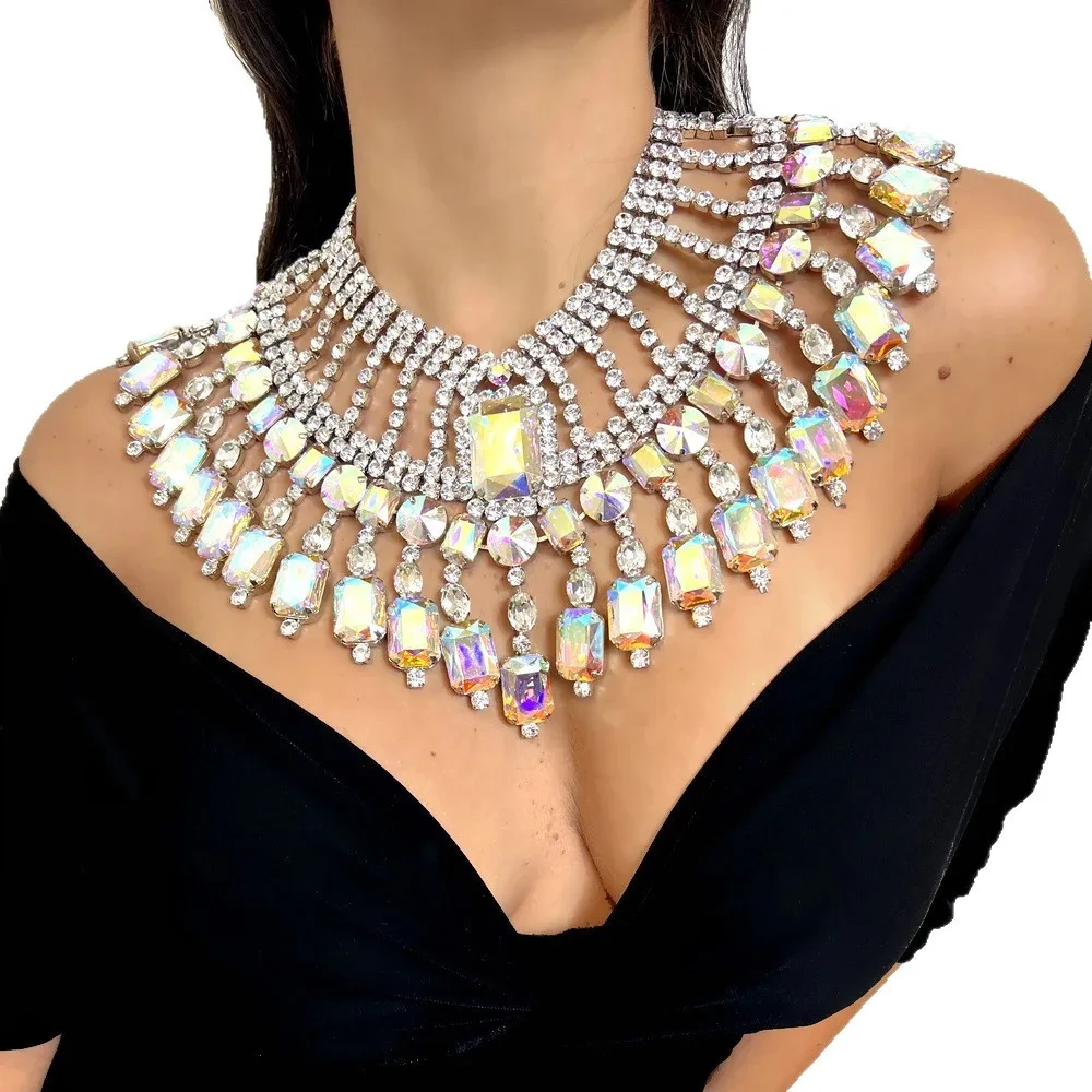 Extravagante Halskette Fora, Meistverkaufte Modische Diamant-Halsketten für Damen, Hochwertige Accessoires mit Raffiniertem Stil – Detail 5