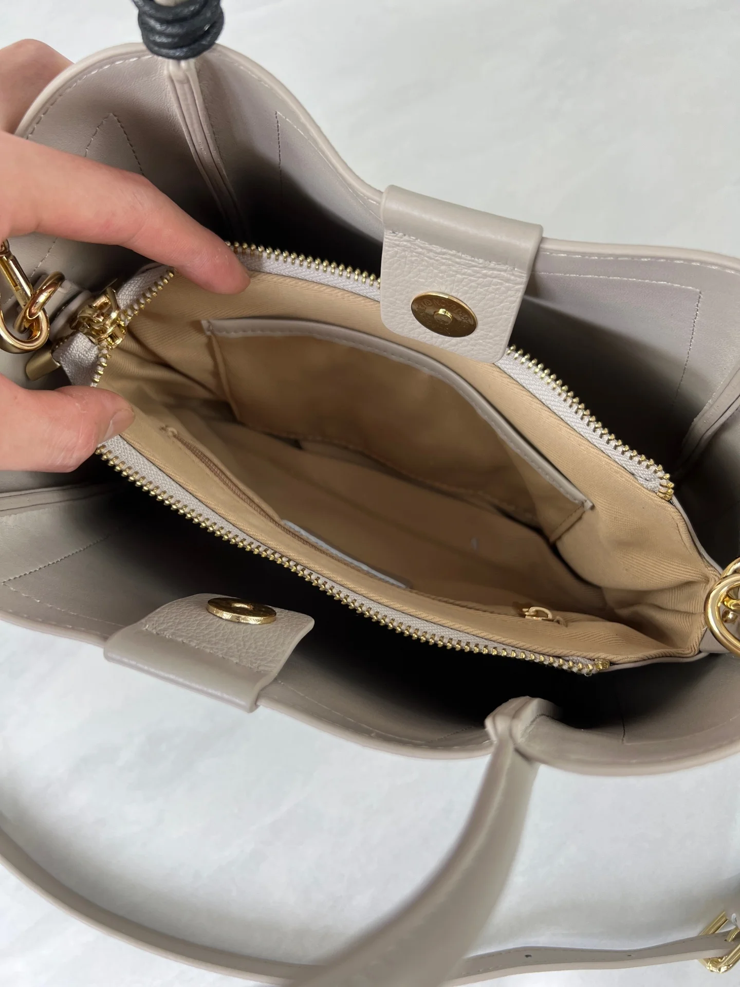 new-gentle-sensation-leather-handbag-top-layer-cowhide-crossbody-bag-fashionable-versatile-women's-bag-for-commuting-and-dail