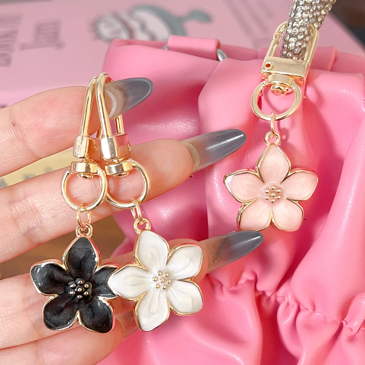 White Pear Blossom Keychain Cute Accessories Flower Handbag Keychain Couple Matching Keyrings Pendant DIY Fashion Jewelry Gifts