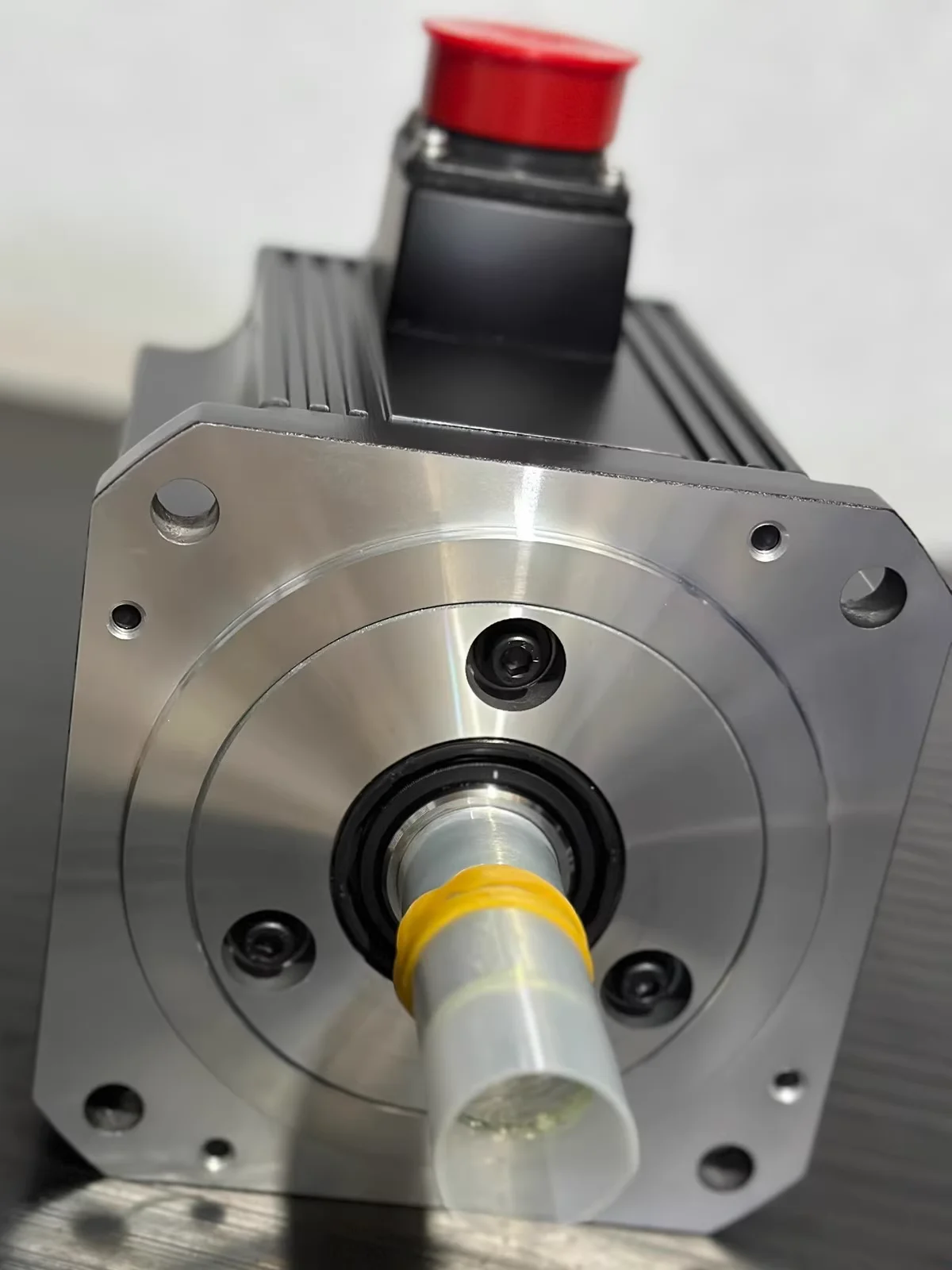 Original Genuine HC-SFS81 Brand New Servo Motor Original Genuine，HC SFS81，Fast shipping